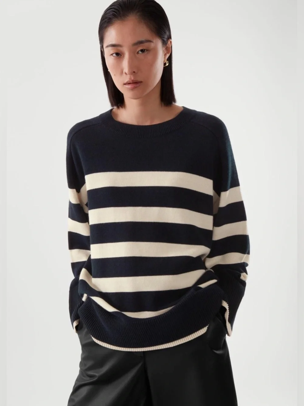 COS Oversized Striped Crewneck Jumper Sweater in Navy Blue & Cream Size Medium